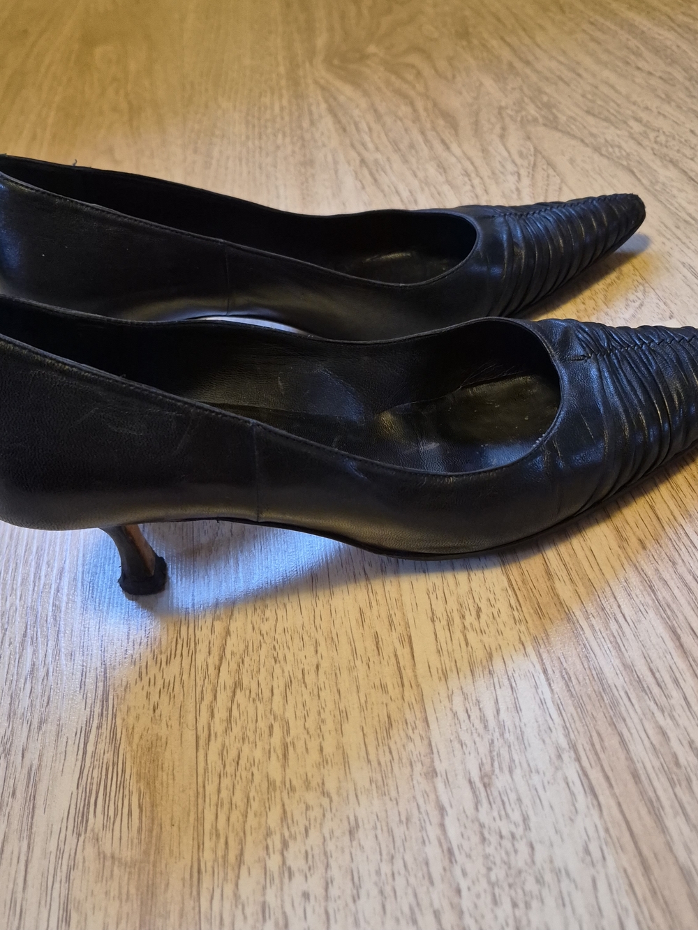 Manolo Blahnik Black Pointed Leather Pumps - Picture 5 of 11